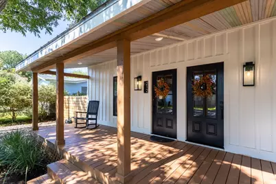 212 W Peach St, Fredericksburg, TX 78624 - Photo 5