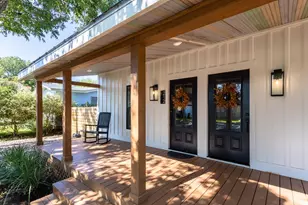 212 W Peach St, Fredericksburg, TX 78624 - Photo 5