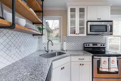 203 W Travis St, Fredericksburg, TX 78624 - Photo 9