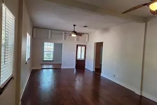 109 W Travis St, Fredericksburg, TX 78624 - Photo 3