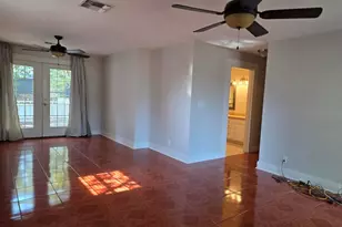 109 W Travis St, Fredericksburg, TX 78624 - Photo 11