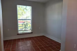 109 W Travis St, Fredericksburg, TX 78624 - Photo 9