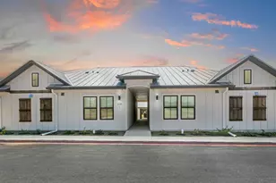 930 S Eagle St, Fredericksburg, TX 78624 - Photo 3