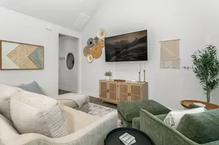 930 S Eagle St, Fredericksburg, TX 78624 - Photo 5