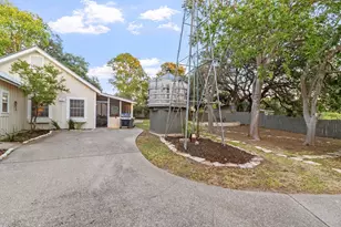 612 W San Antonio St, Fredericksburg, TX 78624 - Photo 63