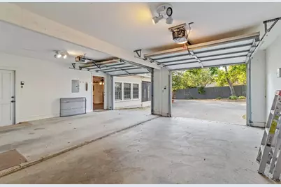 612 W San Antonio St, Fredericksburg, TX 78624 - Photo 37