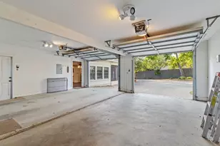 612 W San Antonio St, Fredericksburg, TX 78624 - Photo 37