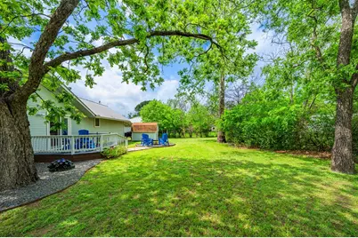 808 N Crockett St, Fredericksburg, TX 78624 - Photo 7