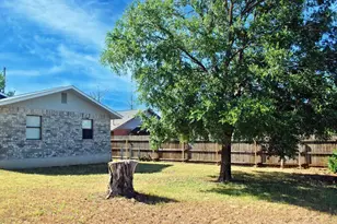 204 Green Meadows Ln, Fredericksburg, TX 78624 - Photo 17