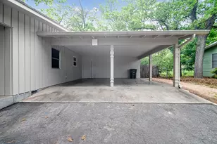 803 W Travis St, Fredericksburg, TX 78624 - Photo 5