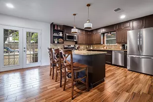 803 W Travis St, Fredericksburg, TX 78624 - Photo 9