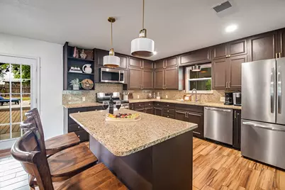 803 W Travis St, Fredericksburg, TX 78624 - Photo 15