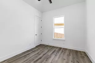 1827 N Foothills Dr, Kerrville, TX 78028 - Photo 5