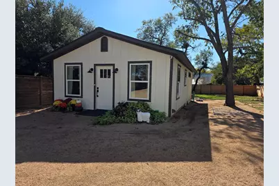 421 E Orchard St, Fredericksburg, TX 78624 - Photo 3