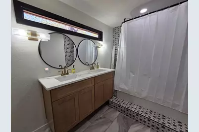 421 E Orchard St, Fredericksburg, TX 78624 - Photo 11