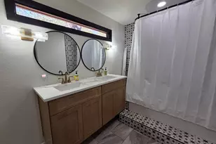 421 E Orchard St, Fredericksburg, TX 78624 - Photo 11