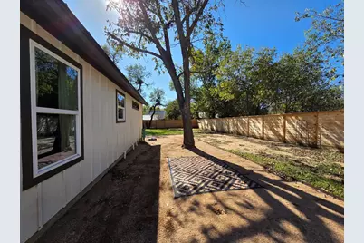 421 E Orchard St, Fredericksburg, TX 78624 - Photo 15