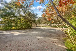 230 Lakewood Ln, Fredericksburg, TX 78624 - Photo 7