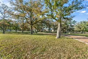 230 Lakewood Ln, Fredericksburg, TX 78624 - Photo 5