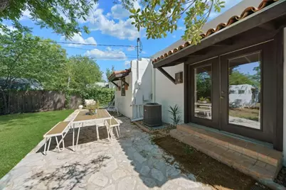 409 W Water St, Kerrville, TX 78028 - Photo 25