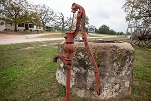 1447 Royal Oaks Loop, Fredericksburg, TX 78624 - Photo 95