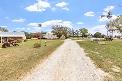 1447 Royal Oaks Loop, Fredericksburg, TX 78624 - Photo 97