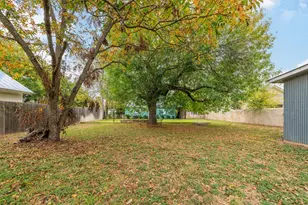 606 N Adams St, Fredericksburg, TX 78624 - Photo 25