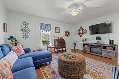 606 N Adams St, Fredericksburg, TX 78624 - Photo 7