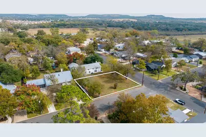 212 E Hackberry St, Fredericksburg, TX 78624 - Photo 1