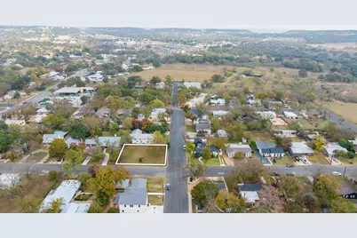 212 E Hackberry St, Fredericksburg, TX 78624 - Photo 7