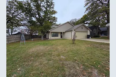 237 S Green Oaks Loop, Fredericksburg, TX 78624 - Photo 3