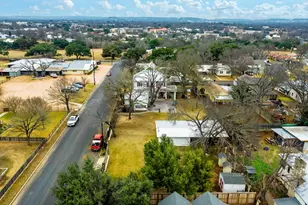 601 Bell St, Fredericksburg, TX 78624 - Photo 39