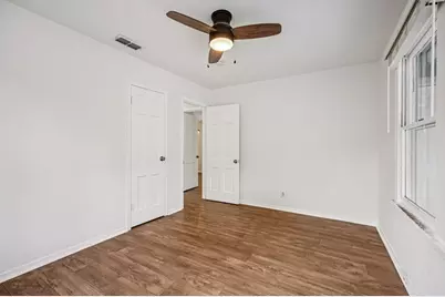 411 W Water St, Kerrville, TX 78028 - Photo 13