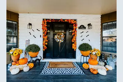 611 W Burbank St, Fredericksburg, TX 78624 - Photo 7