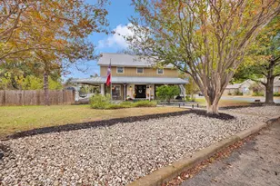 611 W Burbank St, Fredericksburg, TX 78624 - Photo 5