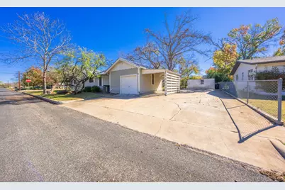 401 E Morse St, Fredericksburg, TX 78624 - Photo 17