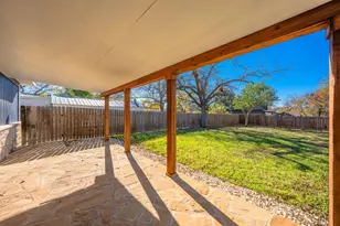 309 W College St, Fredericksburg, TX 78624 - Photo 21
