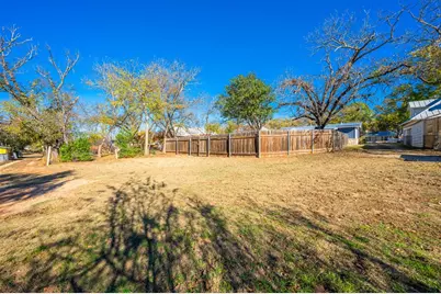 309 W College St, Fredericksburg, TX 78624 - Photo 23