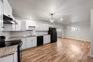 309 W College St, Fredericksburg, TX 78624 - Photo 9