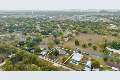 308 Frederick Rd, Fredericksburg, TX 78624 - Photo 3