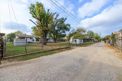 308 Frederick Rd, Fredericksburg, TX 78624 - Photo 9