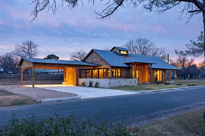 601 Whitney, Fredericksburg, TX 78624 - Photo 5
