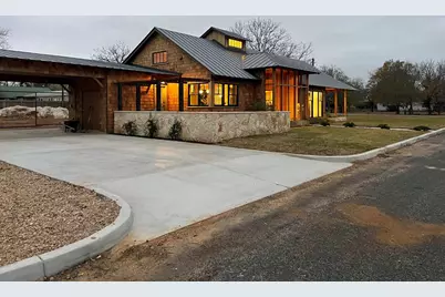 601 Whitney, Fredericksburg, TX 78624 - Photo 5