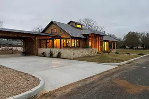 601 Whitney, Fredericksburg, TX 78624 - Photo 5