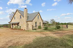 256 Royalview Dr, Fredericksburg, TX 78624 - Photo 37