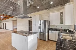 256 Royalview Dr, Fredericksburg, TX 78624 - Photo 5