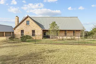 256 Royalview Dr, Fredericksburg, TX 78624 - Photo 1