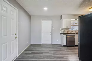 1601 Newton St, Kerrville, TX 78028 - Photo 7