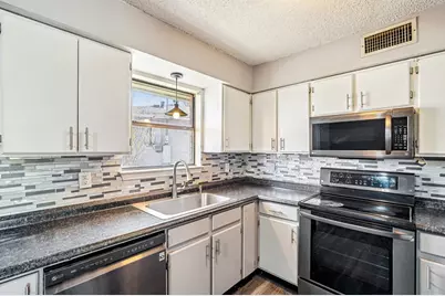 1601 Newton St, Kerrville, TX 78028 - Photo 9