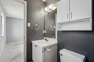 1601 Newton St, Kerrville, TX 78028 - Photo 13